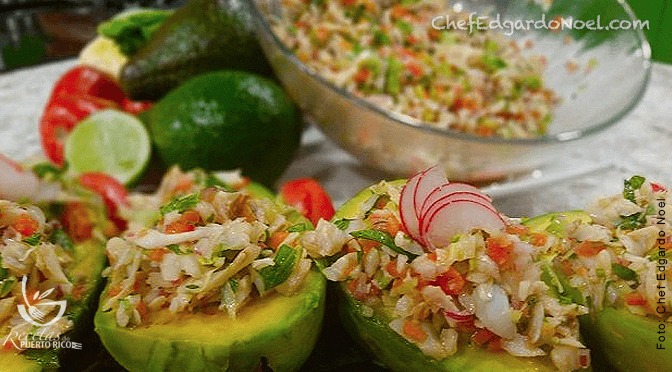 Aguacates Rellenos con Ensalada de Bacalao