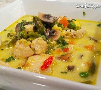 Sopa de Pollo, Vegetales y Coco